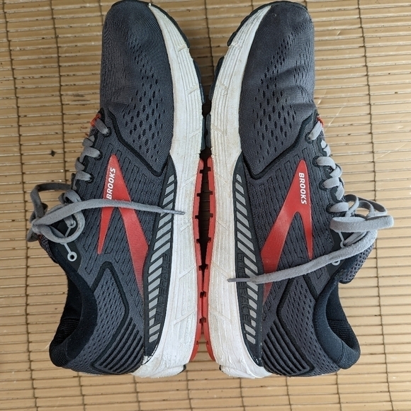 Brooks Beast 20 Mens 11.5D Shoes Sneakers Gray Red Running Walking NEW INSOLES main image 4